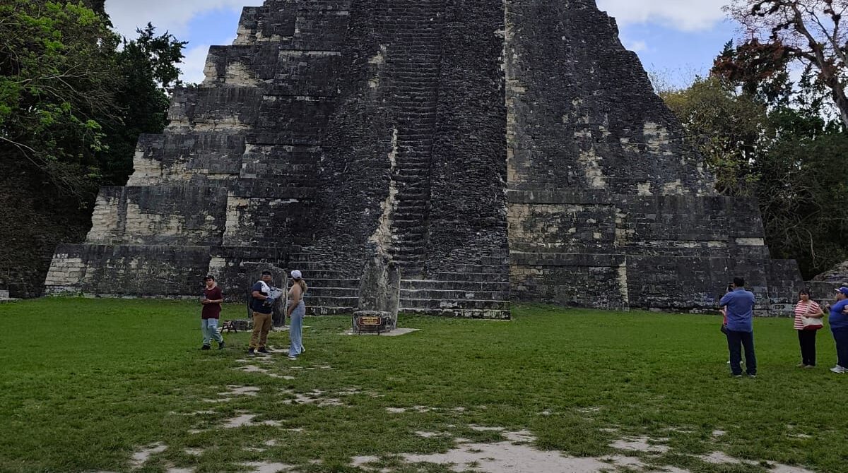 Tikal Express: Day Tour from the Belize Border